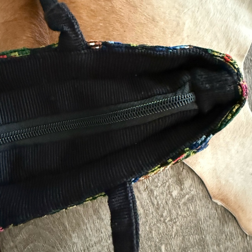 Beautiful Vibrant Floral Made in Guatemala Floral Tapestry Hand Bag - Picture 16 of 16